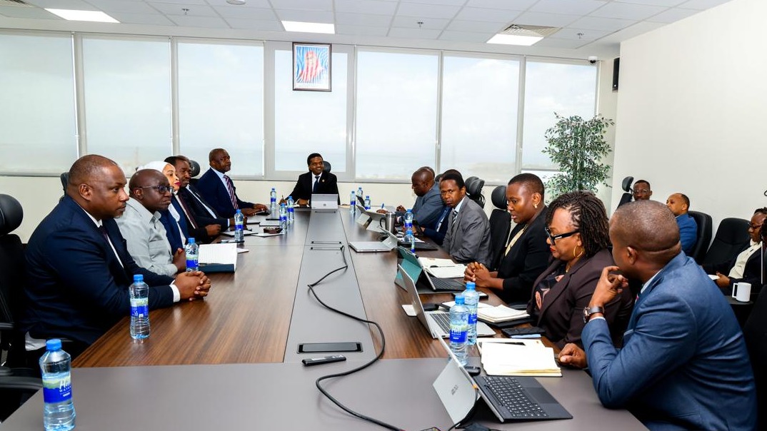 Katibu Mkuu Uwekezaji afanya ziara Ofisi ya Msajili wa Hazina